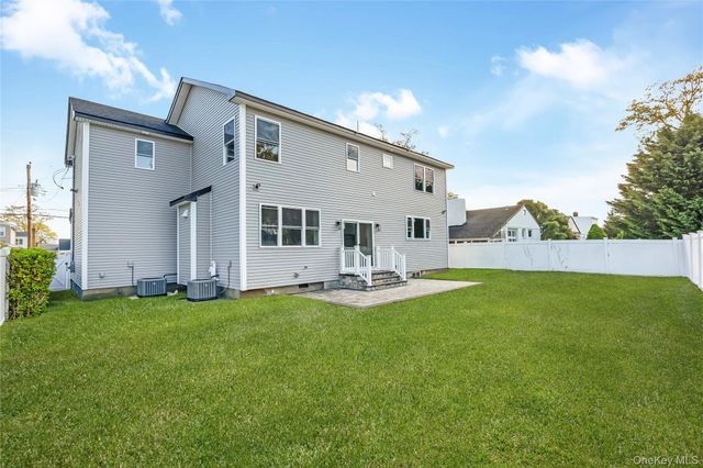 224 Oconnell Street, Massapequa Park, NY 11762