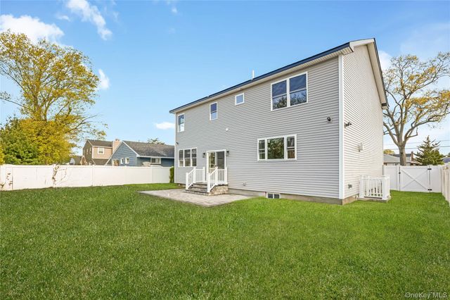 224 Oconnell Street, Massapequa Park, NY 11762