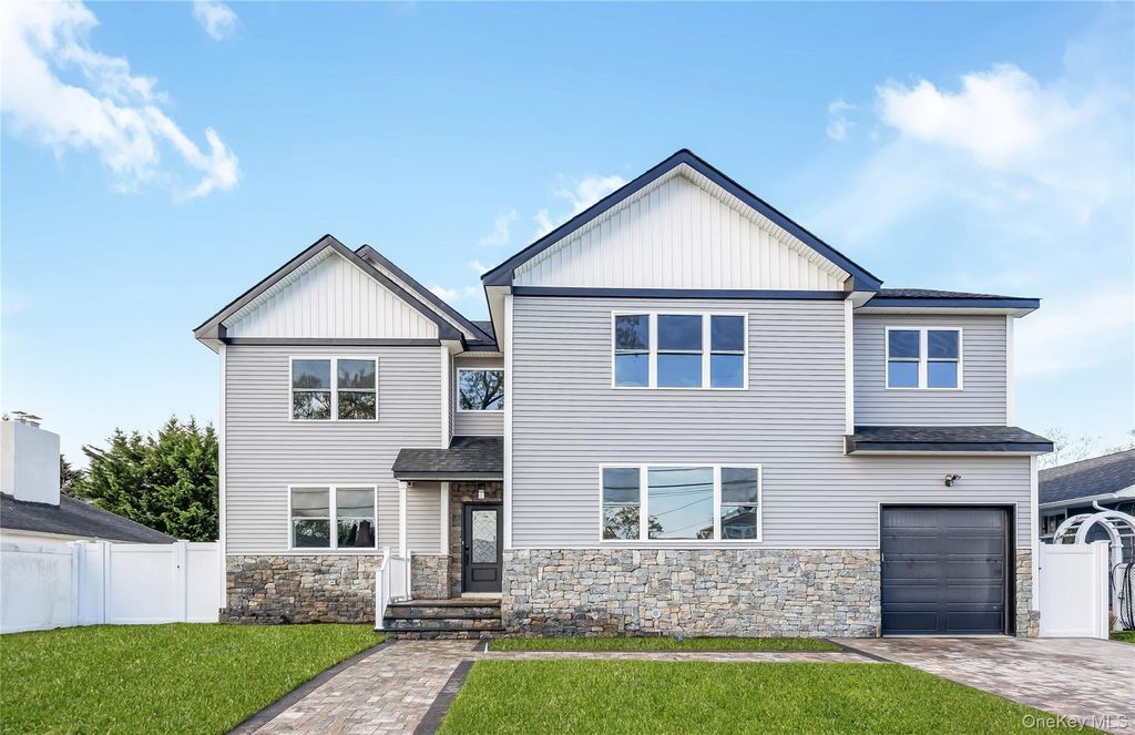 224 Oconnell Street, Massapequa Park, NY 11762