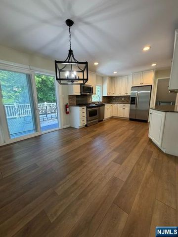 623 Doriskill Court, River Vale, NJ 07675
