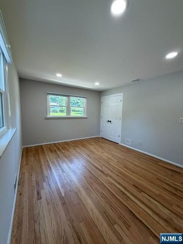 623 Doriskill Court, River Vale, NJ 07675