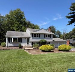 623 Doriskill Court, River Vale, NJ 07675