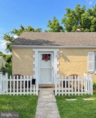 32 SCARLET AVE, Aston, PA 19014