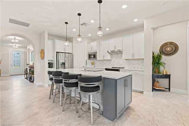 17039 Oakstead DR, Alva, FL 33920