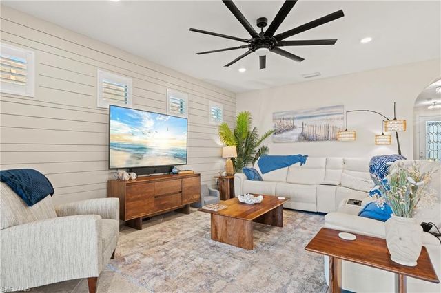 17039 Oakstead DR, Alva, FL 33920