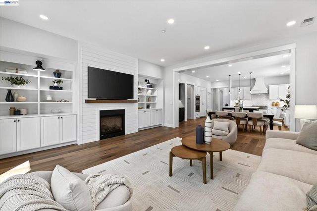 5830 Dresslar Cir, Livermore, CA 94550