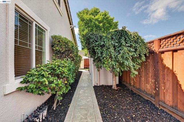 5830 Dresslar Cir, Livermore, CA 94550