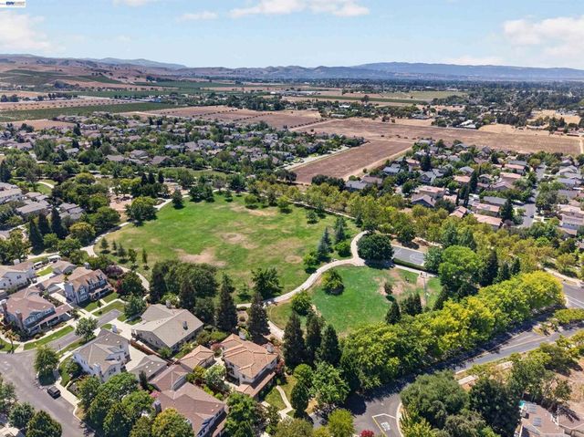 5830 Dresslar Cir, Livermore, CA 94550