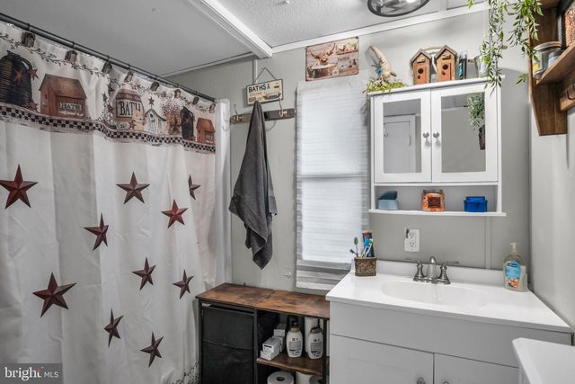 21 WILLOW TREE LN, Dover, PA 17315