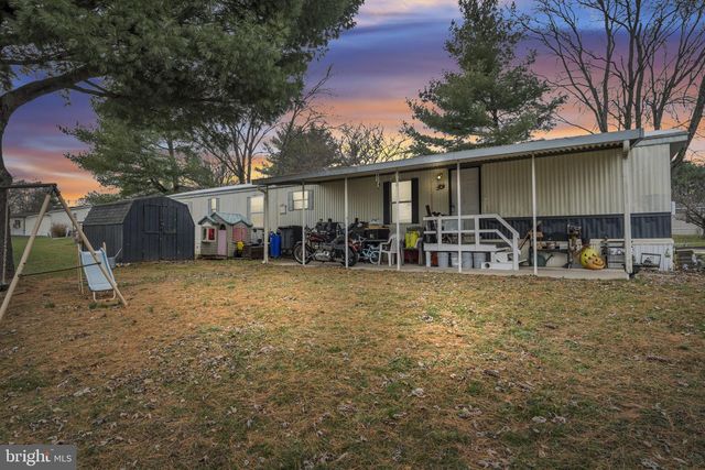 21 WILLOW TREE LN, Dover, PA 17315