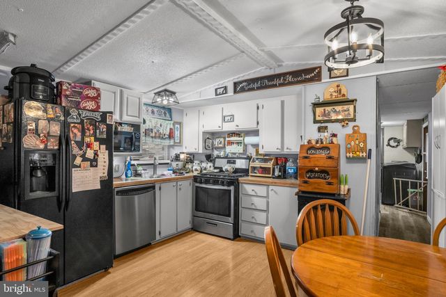 21 WILLOW TREE LN, Dover, PA 17315