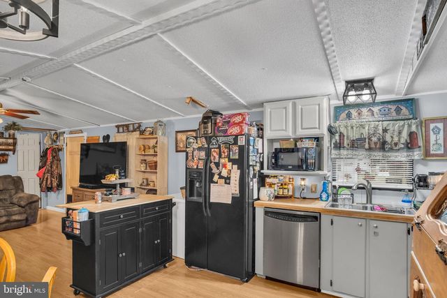 21 WILLOW TREE LN, Dover, PA 17315