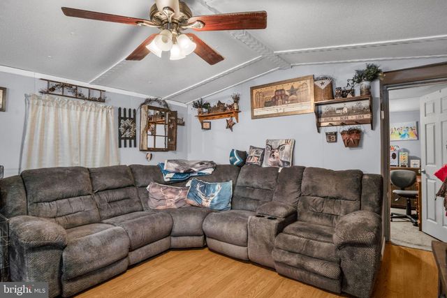 21 WILLOW TREE LN, Dover, PA 17315