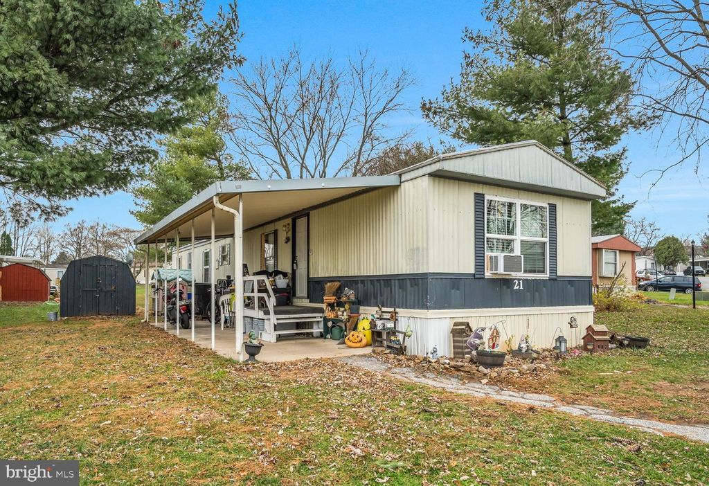 21 WILLOW TREE LN, Dover, PA 17315