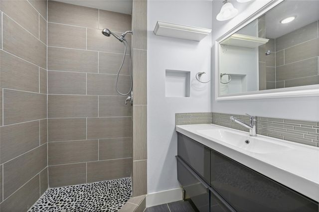 909 Reinli ST 228, Austin, TX 78751