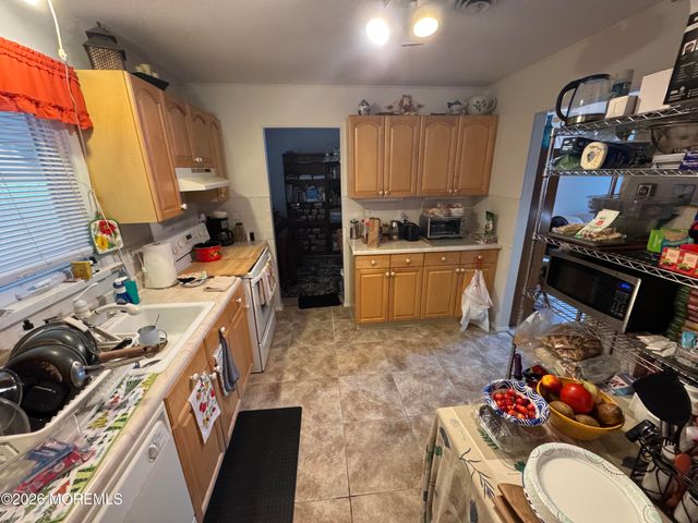 7 Chelsea Drive, Whiting, NJ 08759