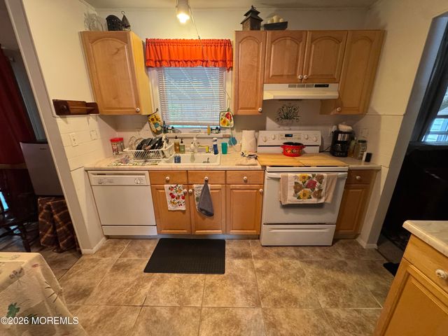 7 Chelsea Drive, Whiting, NJ 08759