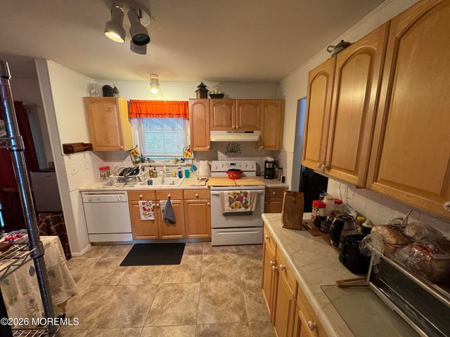 7 Chelsea Drive, Whiting, NJ 08759