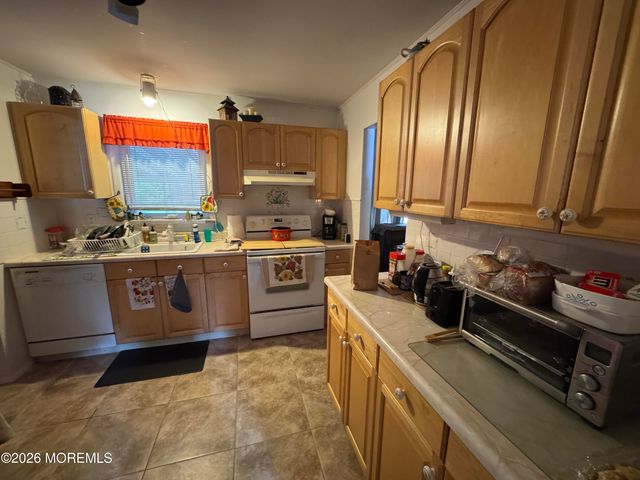 7 Chelsea Drive, Whiting, NJ 08759