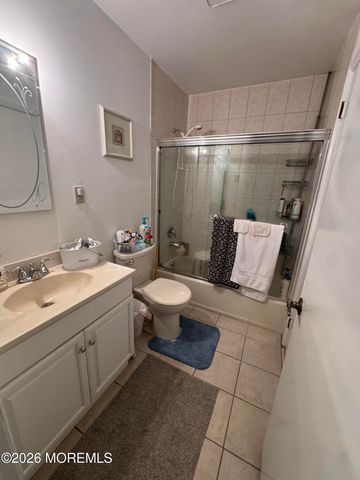 7 Chelsea Drive, Whiting, NJ 08759