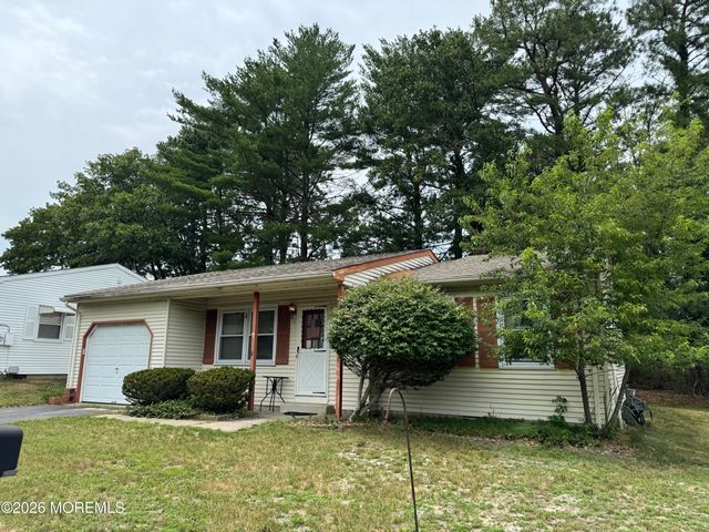 7 Chelsea Drive, Whiting, NJ 08759