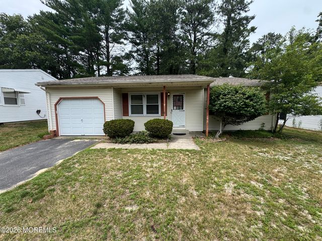 7 Chelsea Drive, Whiting, NJ 08759