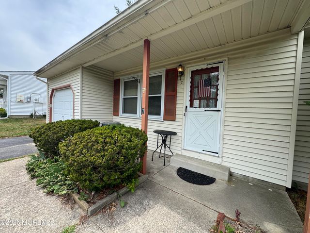 7 Chelsea Drive, Whiting, NJ 08759