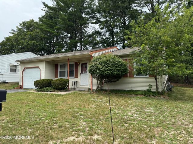 7 Chelsea Drive, Whiting, NJ 08759