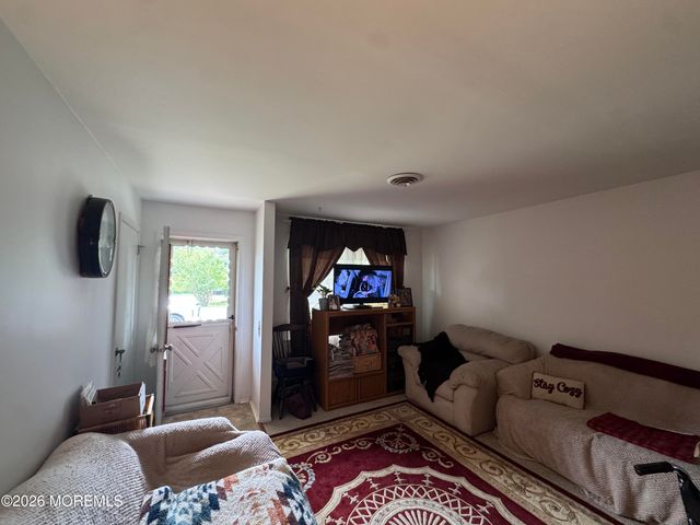 7 Chelsea Drive, Whiting, NJ 08759