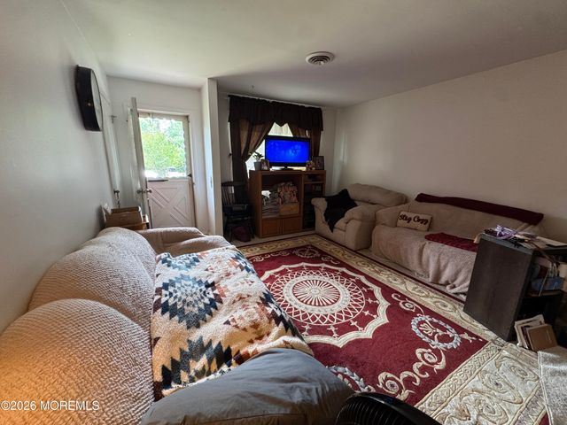 7 Chelsea Drive, Whiting, NJ 08759