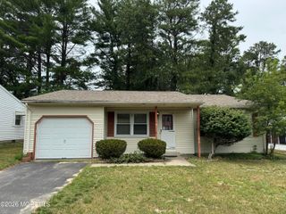 7 Chelsea Drive, Whiting, NJ 08759