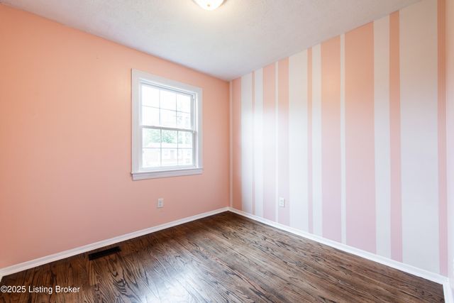 311 Oxford Ln, Louisville, KY 40229