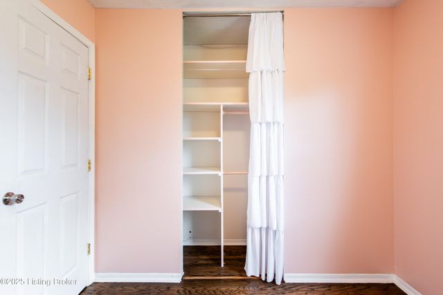 311 Oxford Ln, Louisville, KY 40229