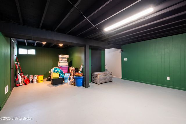 311 Oxford Ln, Louisville, KY 40229