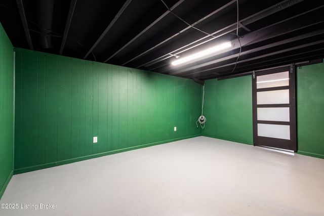 311 Oxford Ln, Louisville, KY 40229