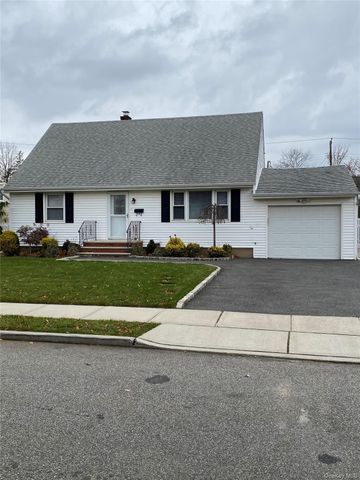 25 Woodhollow Road, Albertson, NY 11507