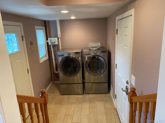 25 Woodhollow Road, Albertson, NY 11507