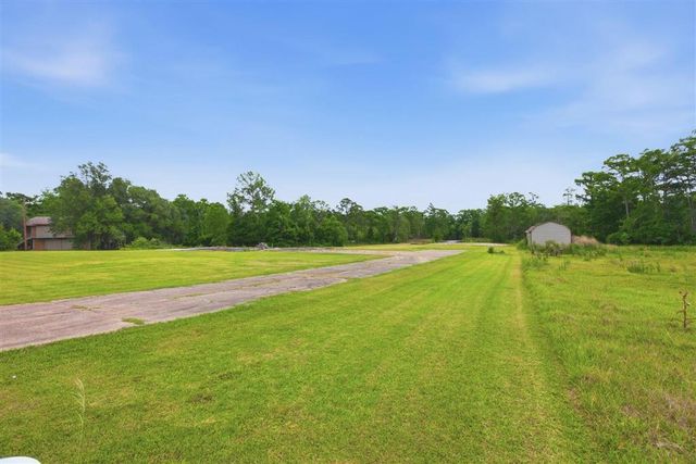 334 Coushatta Lane, Moss Bluff, LA 70611