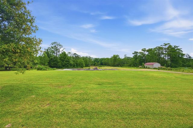 334 Coushatta Lane, Moss Bluff, LA 70611