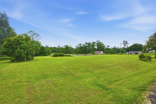 334 Coushatta Lane, Moss Bluff, LA 70611