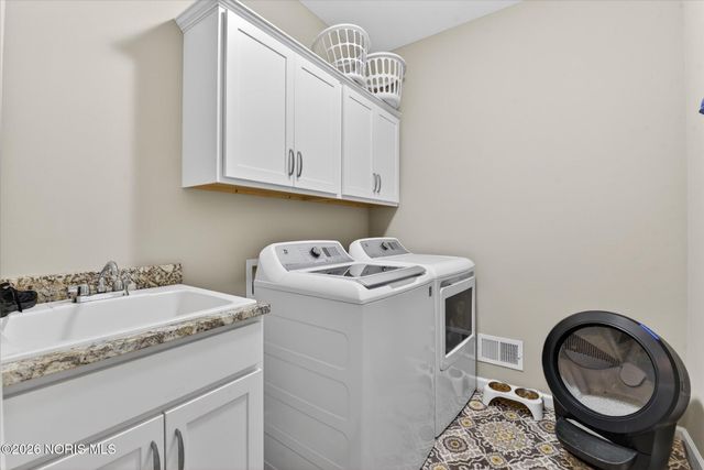 3915 Ten Mile Creek Drive, Sylvania, OH 43560