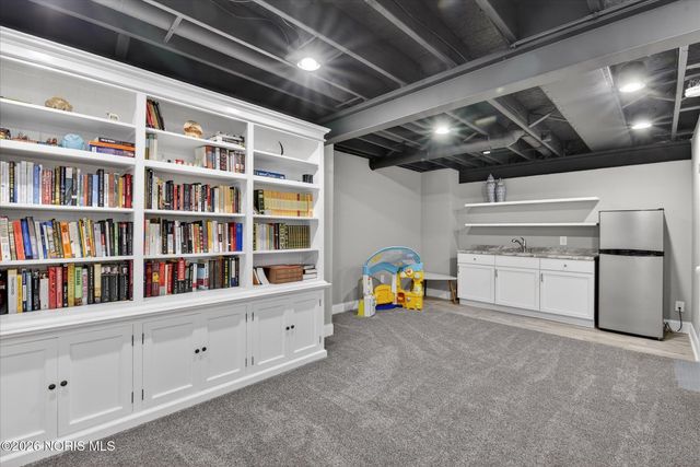 3915 Ten Mile Creek Drive, Sylvania, OH 43560