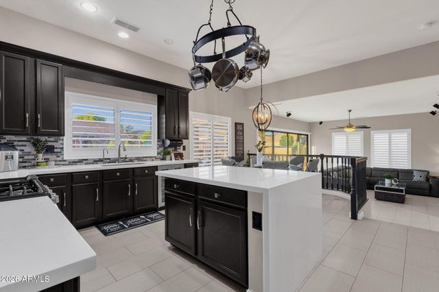 10464 E MEDINA Avenue, Mesa, AZ 85209