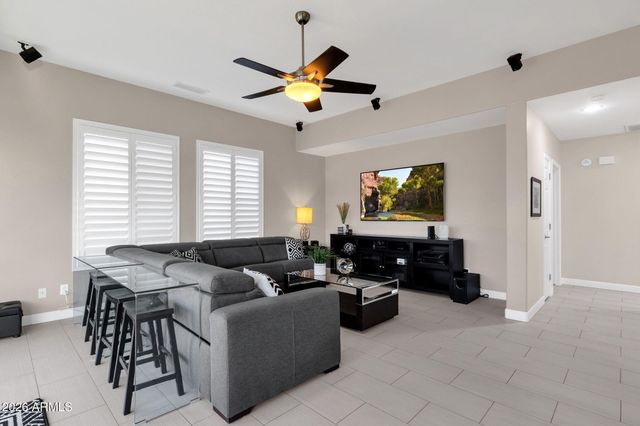 10464 E MEDINA Avenue, Mesa, AZ 85209