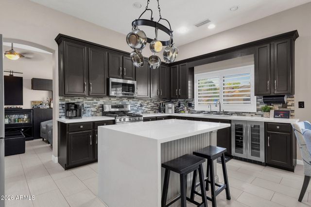 10464 E MEDINA Avenue, Mesa, AZ 85209