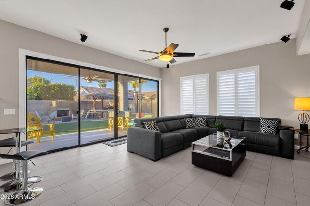 10464 E MEDINA Avenue, Mesa, AZ 85209