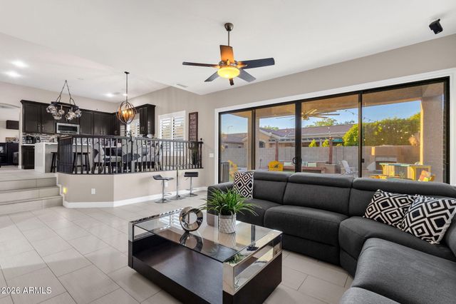 10464 E MEDINA Avenue, Mesa, AZ 85209