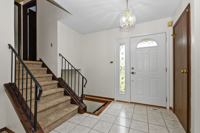 20823 S Acorn Ridge Drive, Frankfort, IL 60423