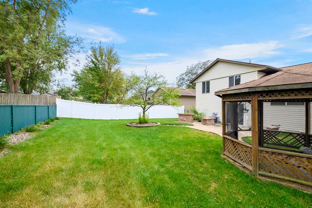 20823 S Acorn Ridge Drive, Frankfort, IL 60423