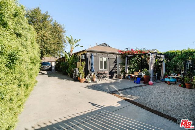 5710 Vineland Avenue, North Hollywood, CA 91601